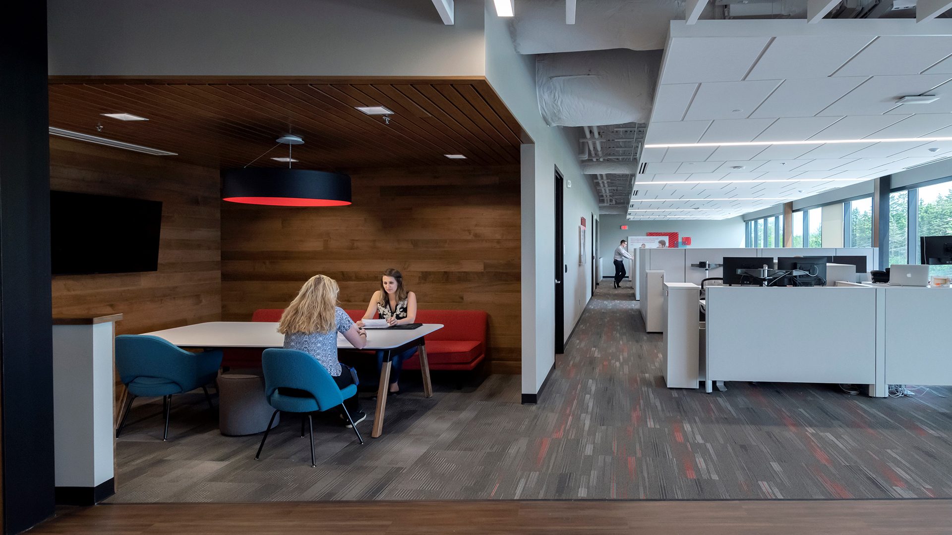 ALEC interior of workstations and soft seating meeting area