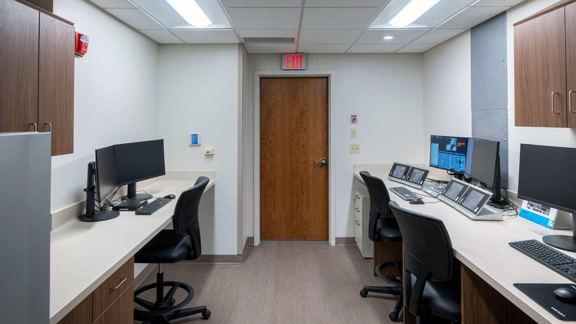 Radiation oncology clinic linear accelerator control room .