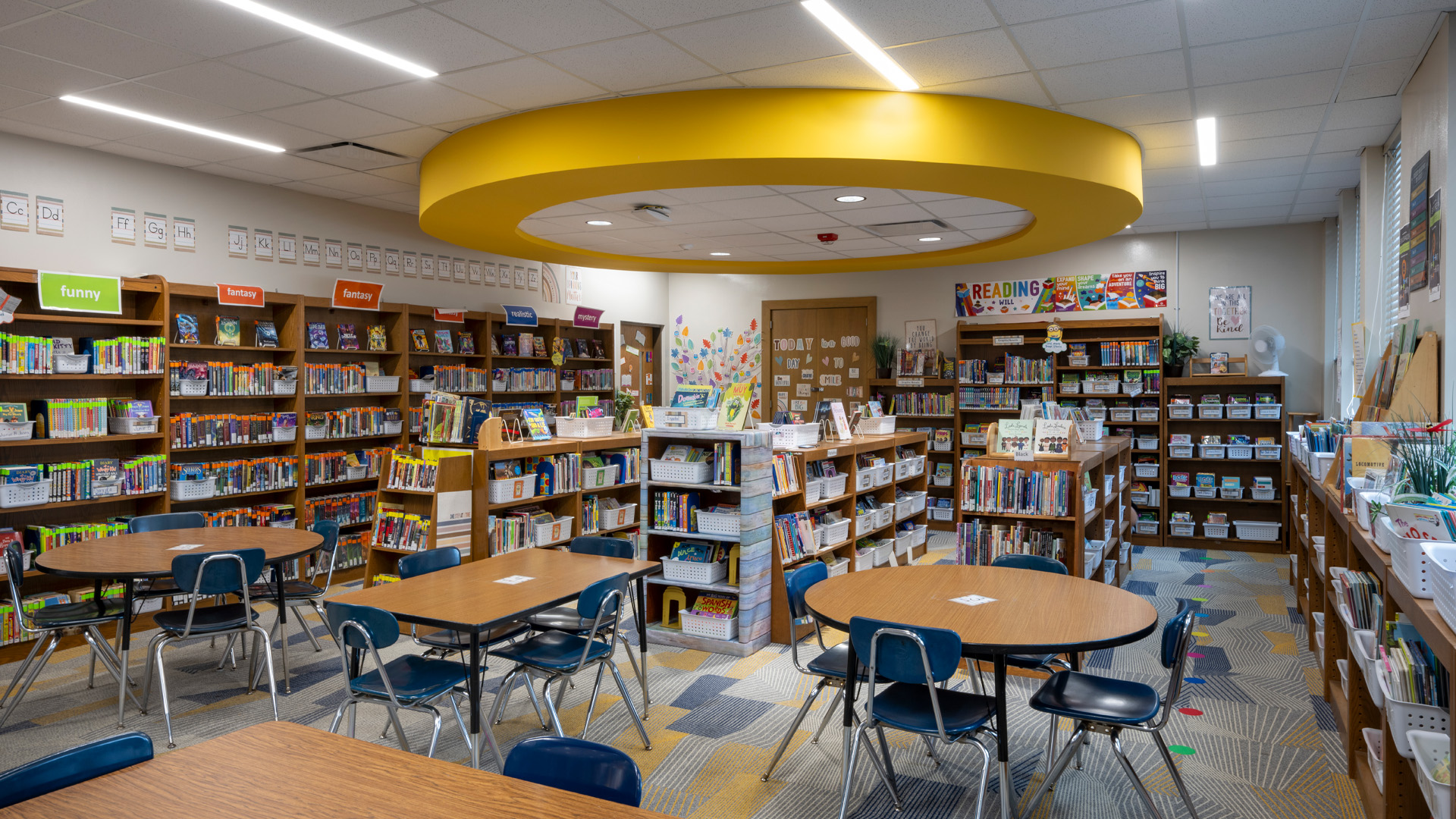 Library and classroom at Fort Wayne Community Schools Washington Elementary with a decretive yellow circle on the ceiling.